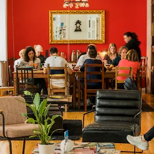 https://living-lounge-hostel.hotels-lisbon-portugal.com
