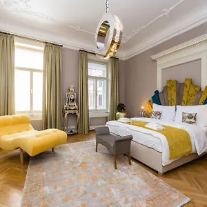 Grand By Tkc Hotel apartamentowy Praga